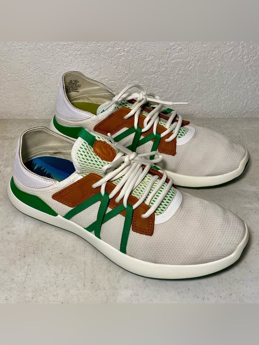 OluKai Manele Men’s Size 11.5 Golf Shoes White Bamboo Green Athletic Sneakers